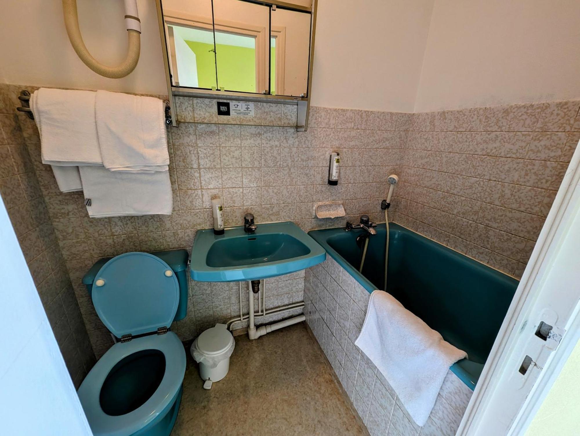 Logis Hotel Le Beau Site シャンボン・シュル・ラック エクステリア 写真
