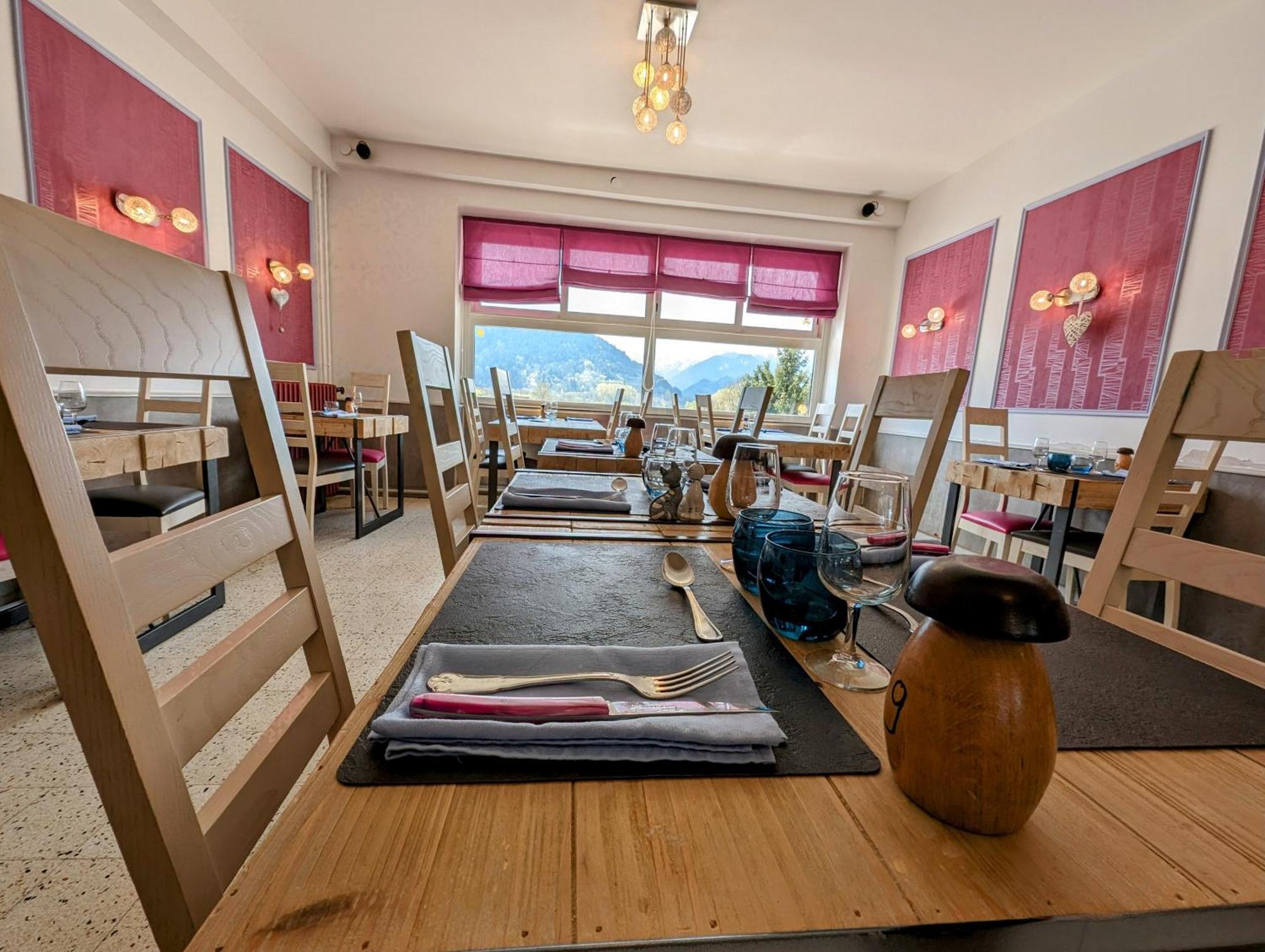 Logis Hotel Le Beau Site シャンボン・シュル・ラック エクステリア 写真