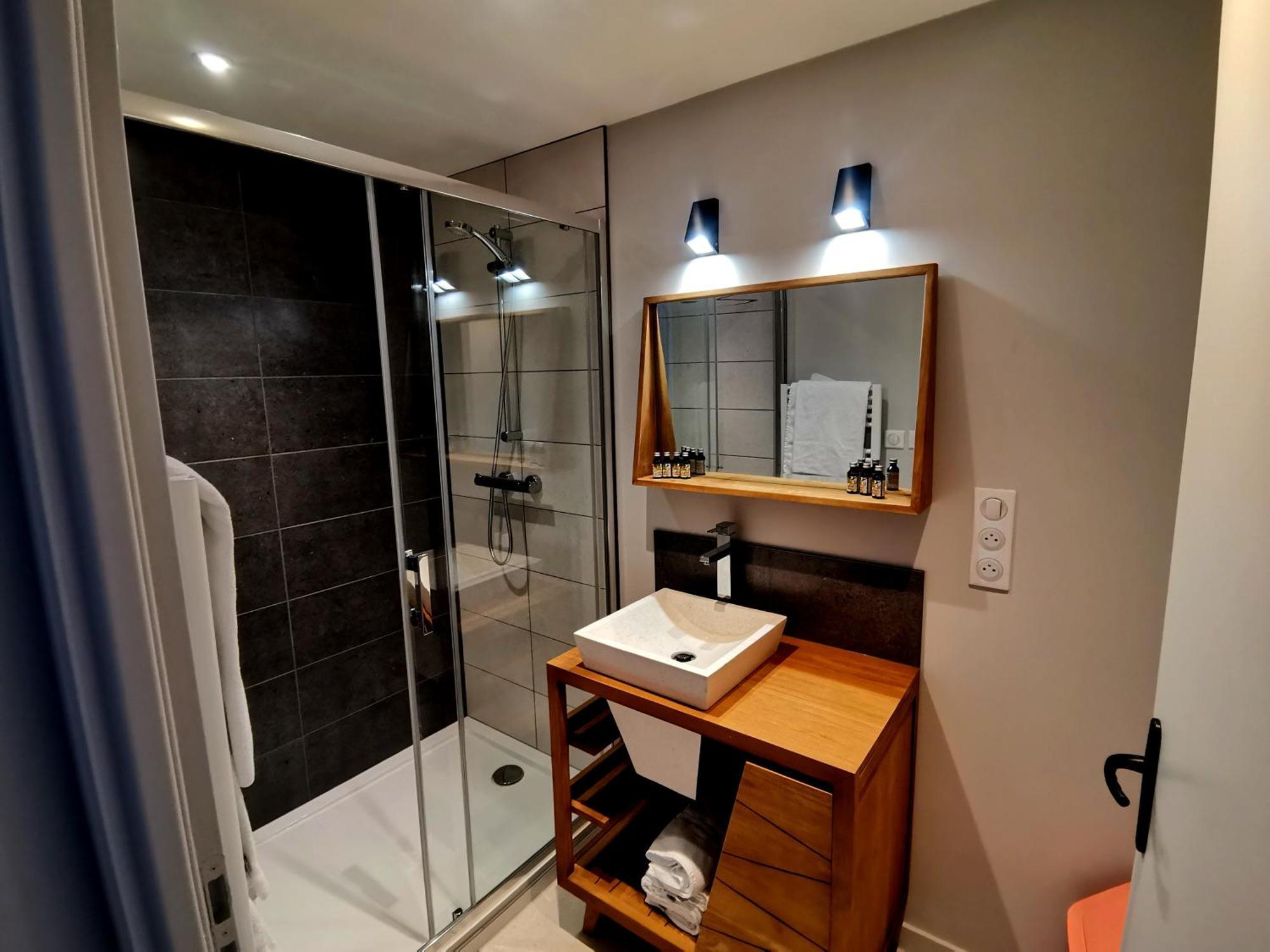 Logis Hotel Le Beau Site シャンボン・シュル・ラック エクステリア 写真