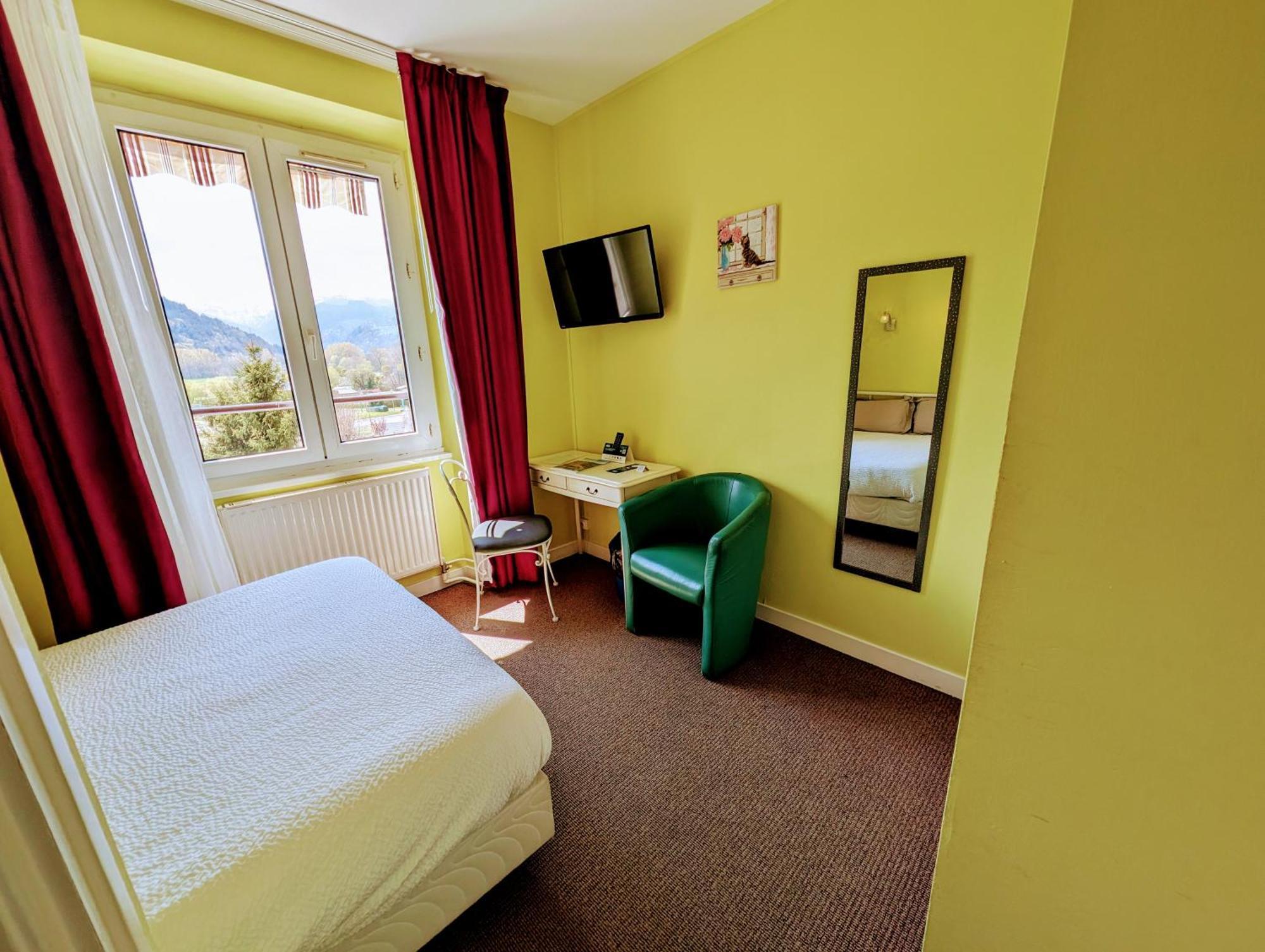 Logis Hotel Le Beau Site シャンボン・シュル・ラック エクステリア 写真