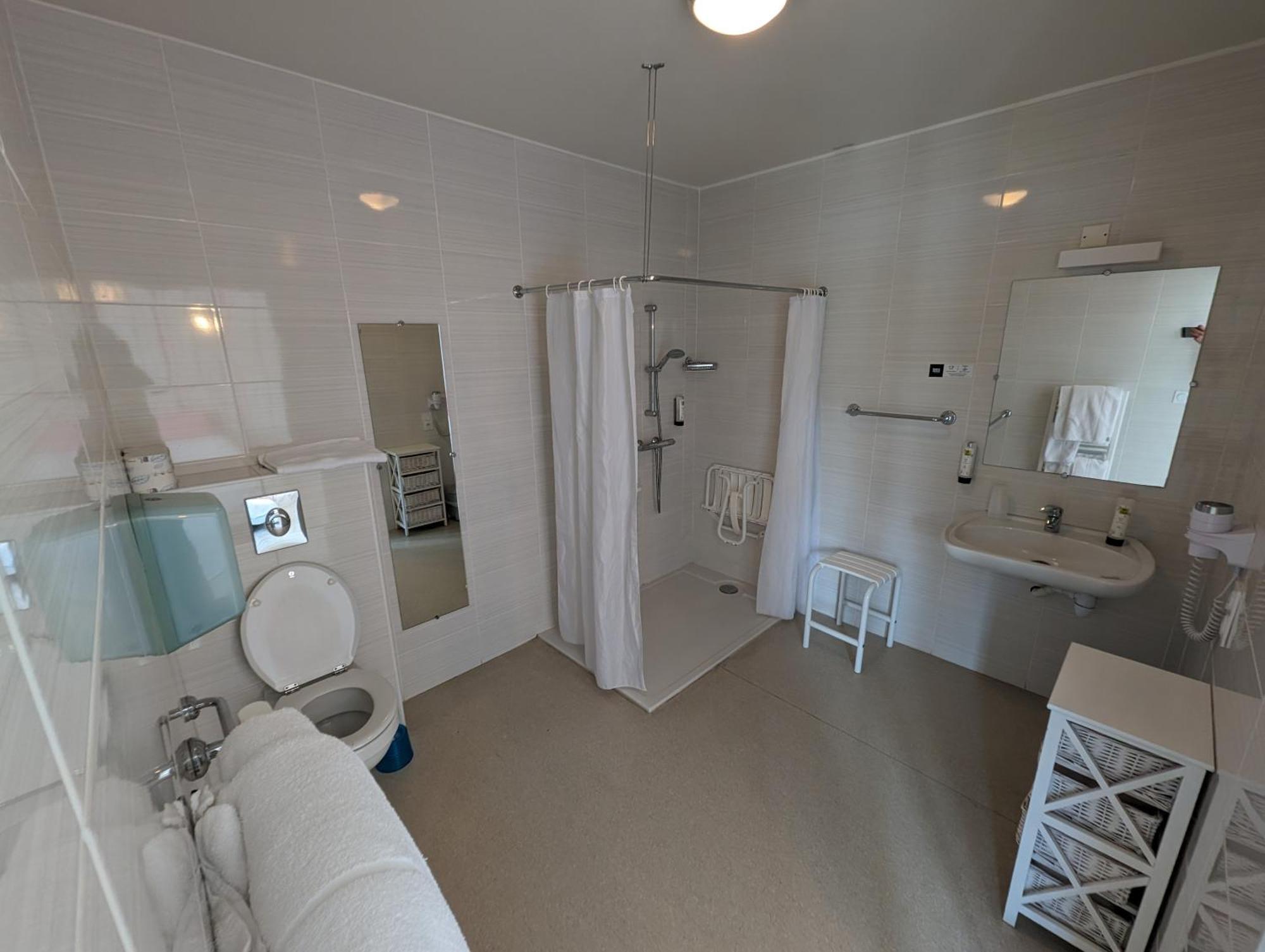 Logis Hotel Le Beau Site シャンボン・シュル・ラック エクステリア 写真