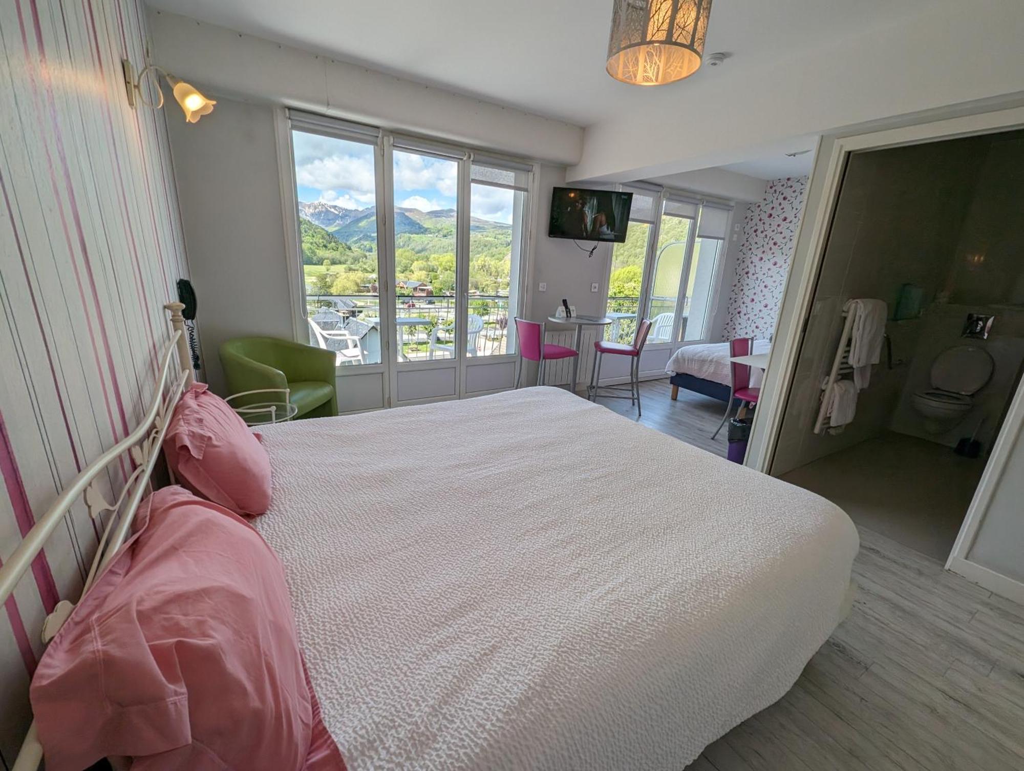 Logis Hotel Le Beau Site シャンボン・シュル・ラック エクステリア 写真